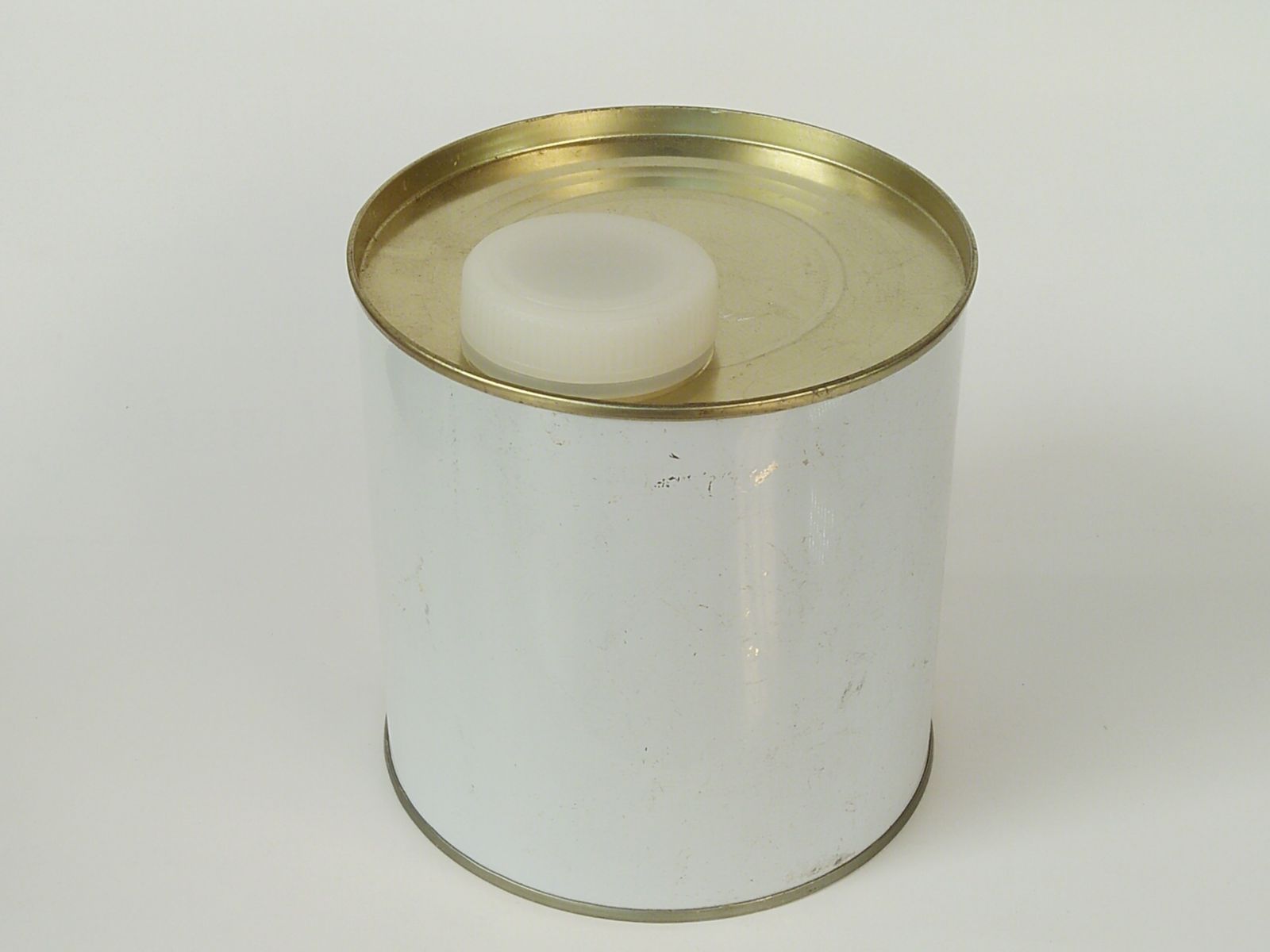 Lon thiếc 1 lít nắp nhựa trắng
